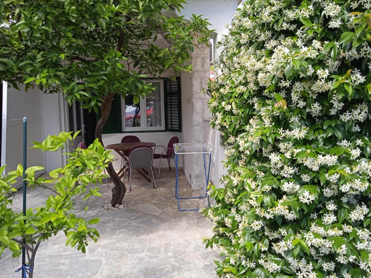 Harbour-Side Apartment With Beautiful Terrace Podgora Buitenkant foto