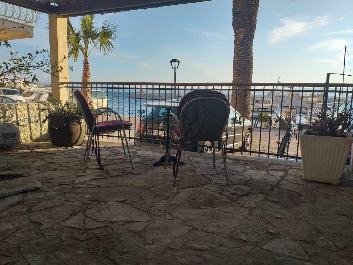 Harbour-Side Apartment With Beautiful Terrace Podgora Buitenkant foto